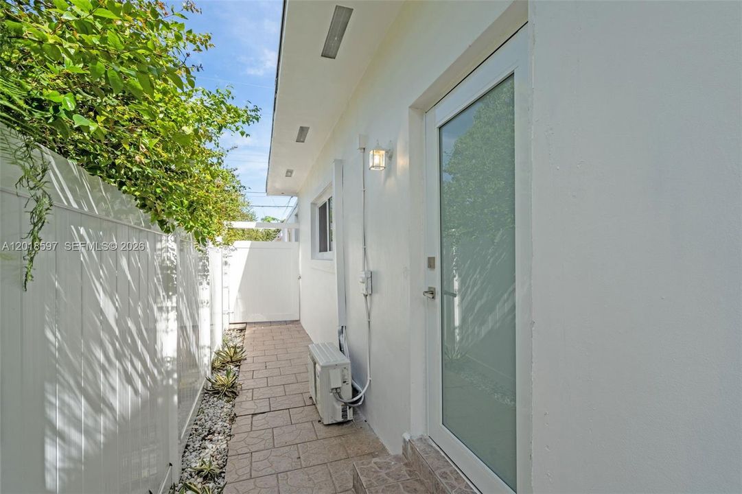 Recently Rented: $1,500 (1 beds, 1 baths, 2711 Square Feet)
