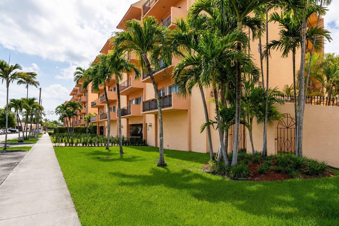 For Sale: $260,000 (2 beds, 2 baths, 1006 Square Feet)