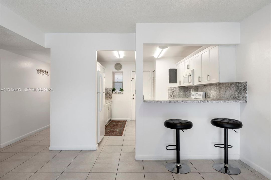 For Sale: $260,000 (2 beds, 2 baths, 1006 Square Feet)