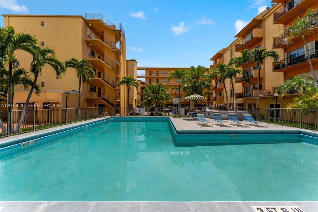 For Sale: $260,000 (2 beds, 2 baths, 1006 Square Feet)