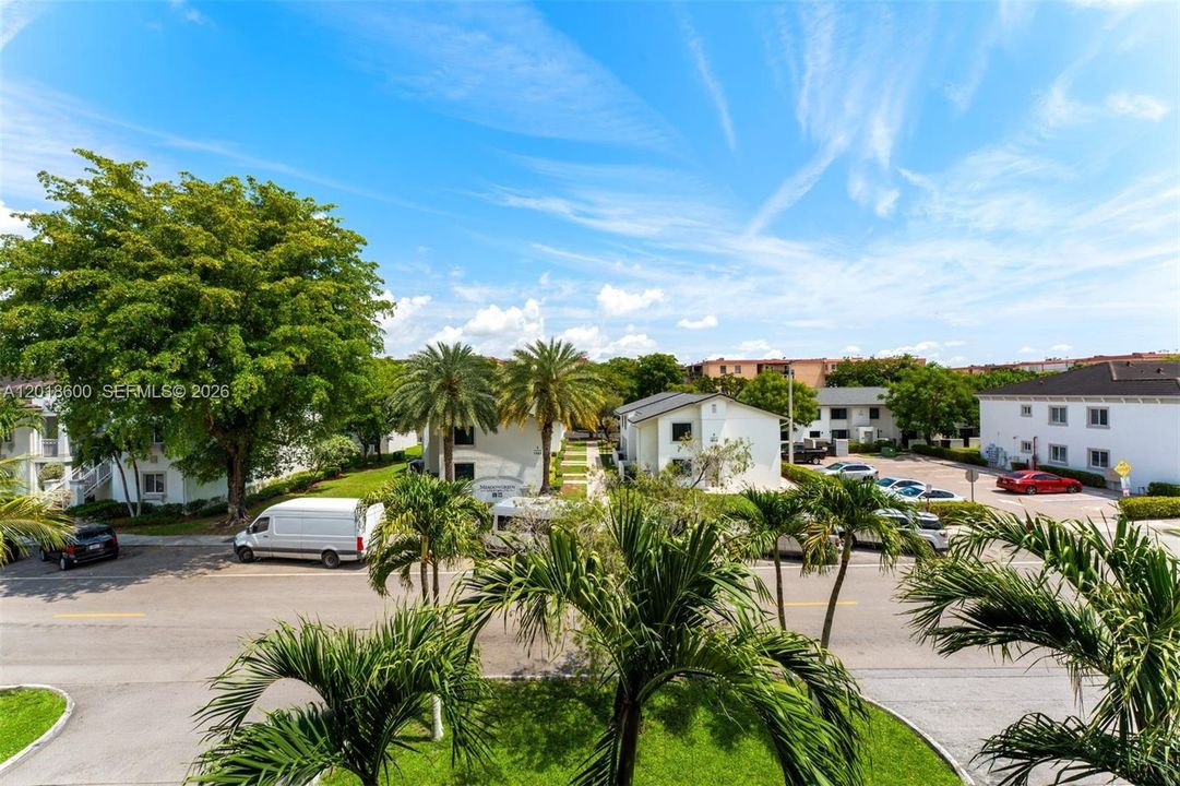 For Sale: $260,000 (2 beds, 2 baths, 1006 Square Feet)