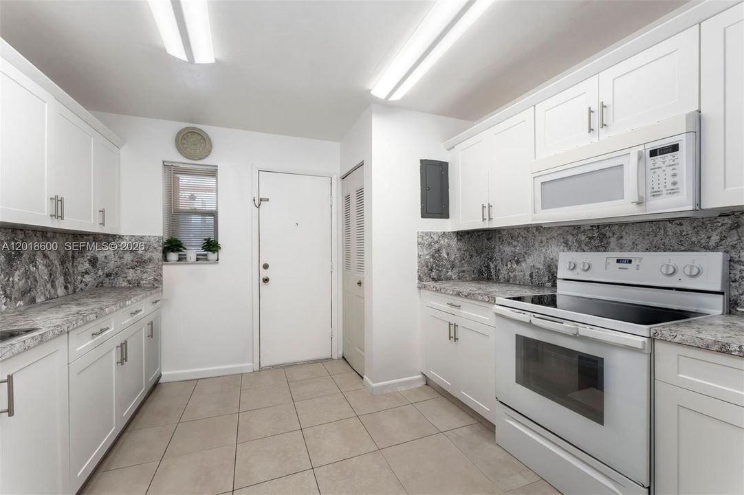For Sale: $260,000 (2 beds, 2 baths, 1006 Square Feet)