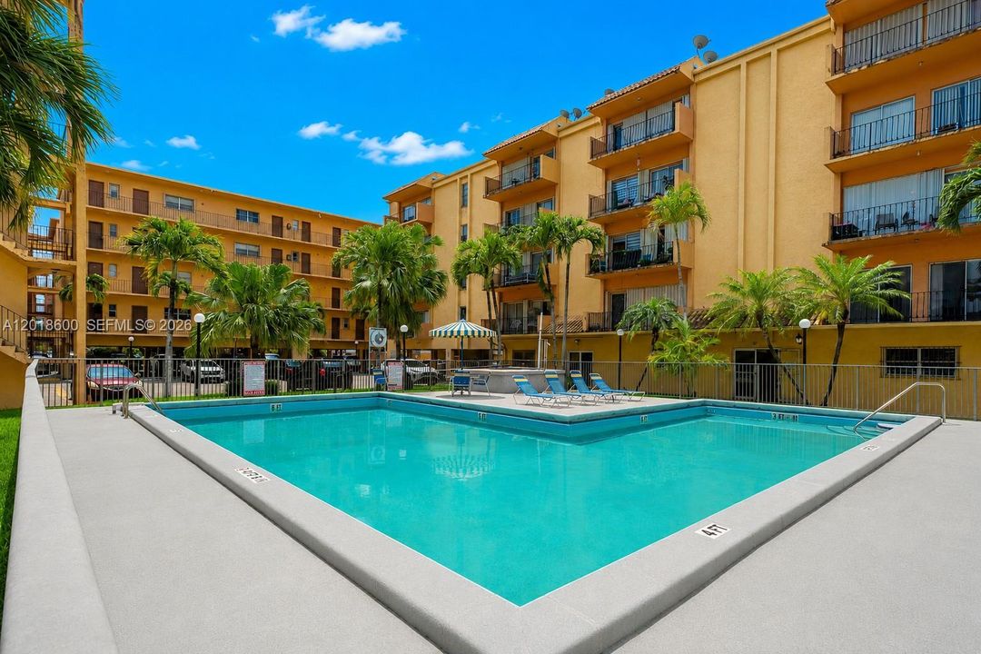 For Sale: $260,000 (2 beds, 2 baths, 1006 Square Feet)