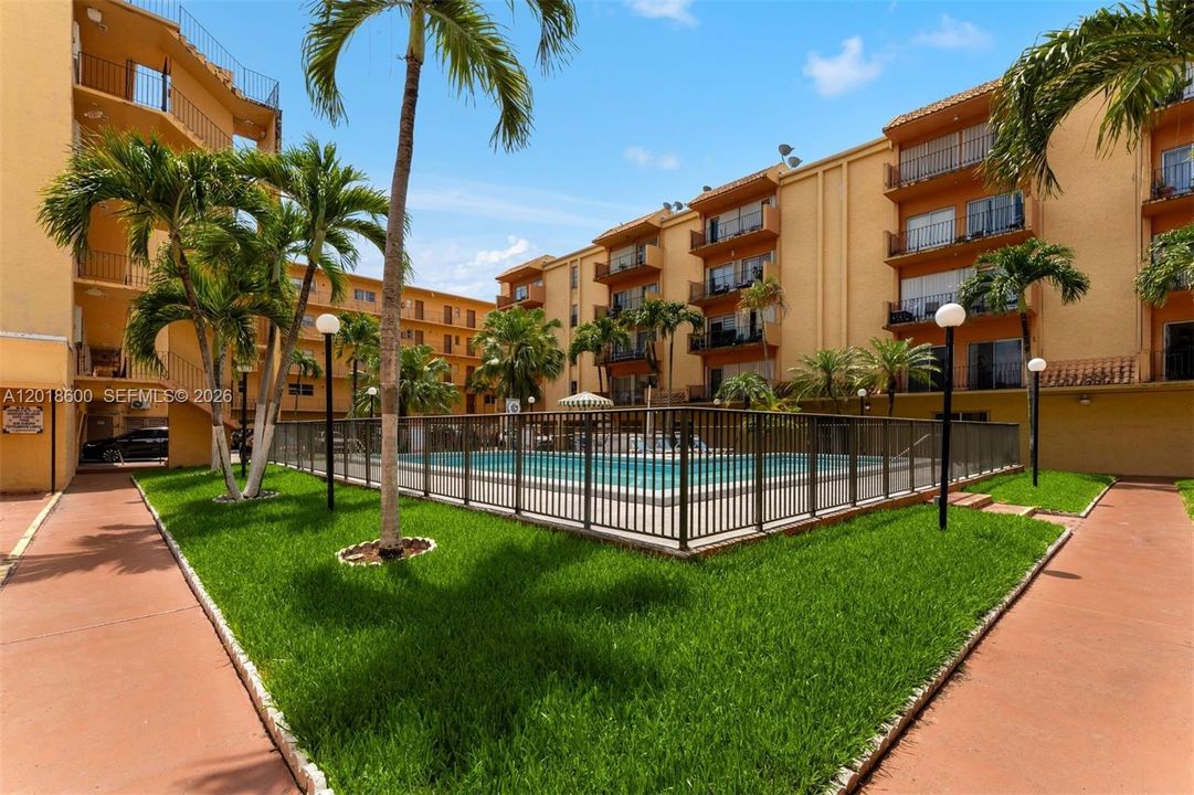 For Sale: $260,000 (2 beds, 2 baths, 1006 Square Feet)