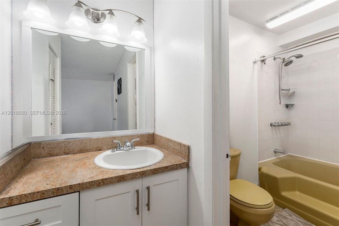 Primary en-suite