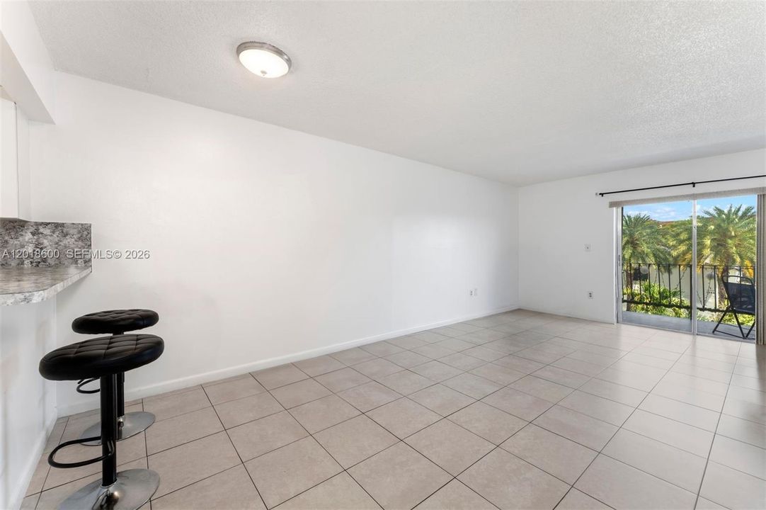 For Sale: $260,000 (2 beds, 2 baths, 1006 Square Feet)