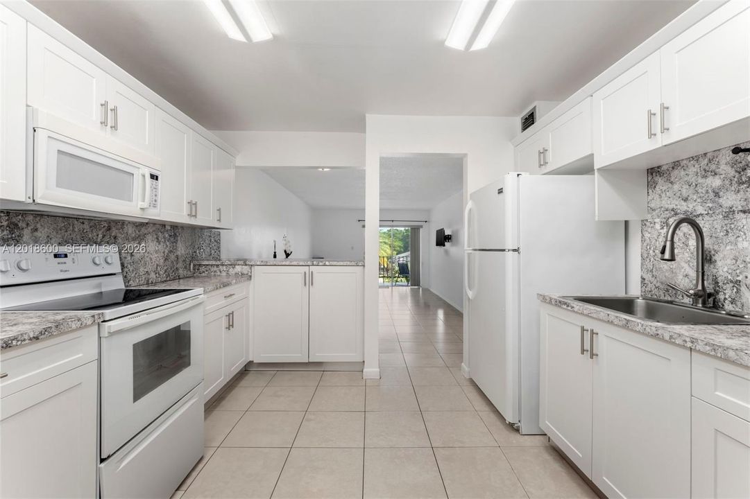 For Sale: $260,000 (2 beds, 2 baths, 1006 Square Feet)