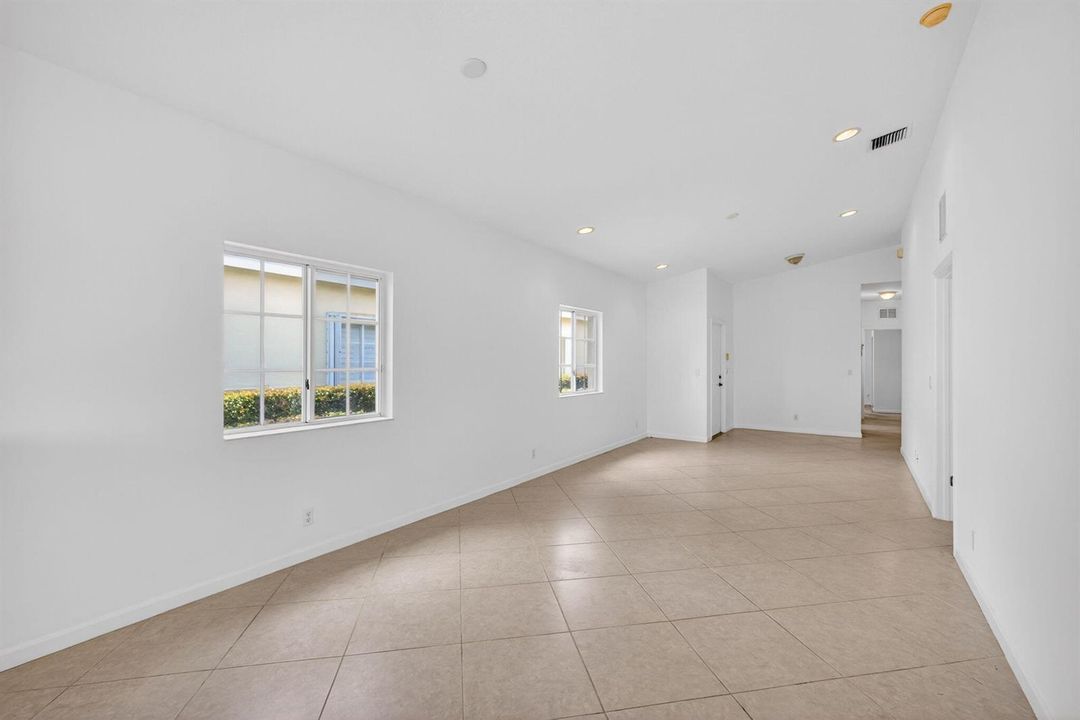 Living / Kitchen Area