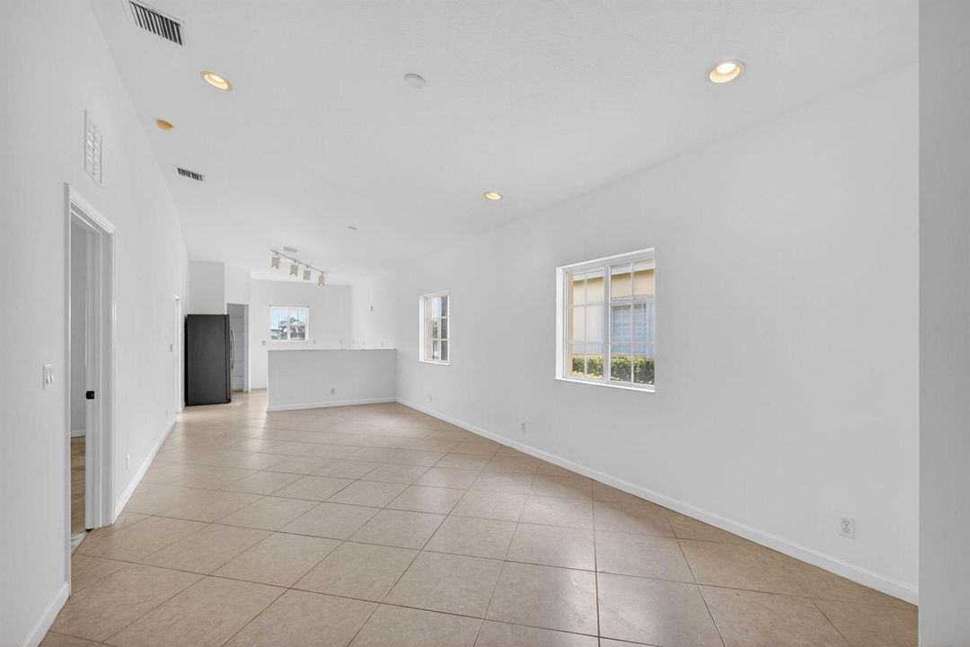 Living / Kitchen Area