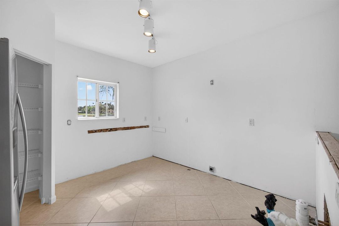 Living / Kitchen Area