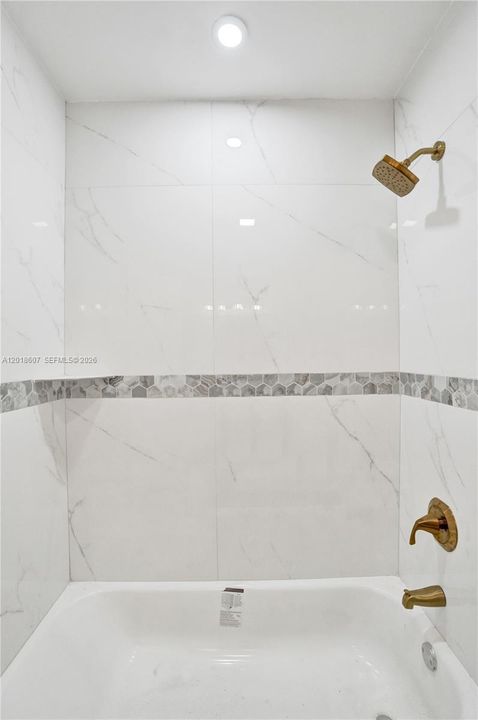 Primary BathTub/Shower