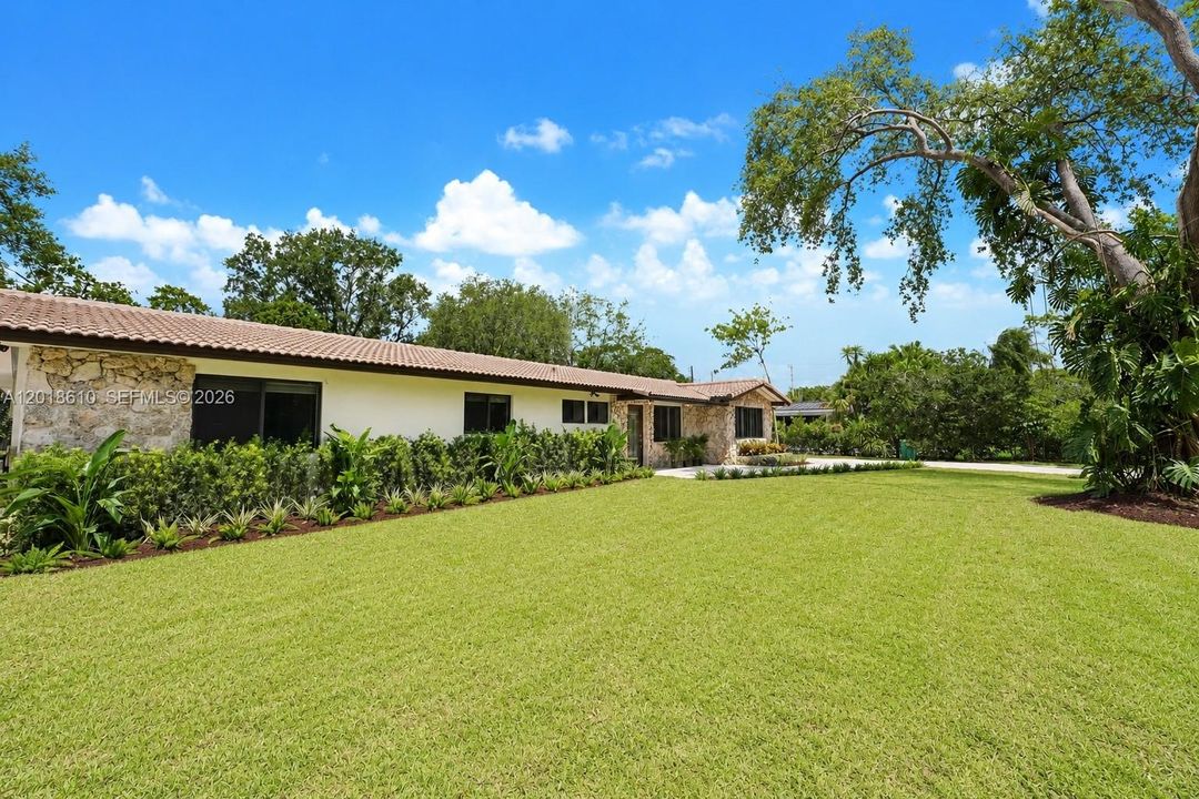 For Sale: $1,640,000 (5 beds, 3 baths, 2902 Square Feet)