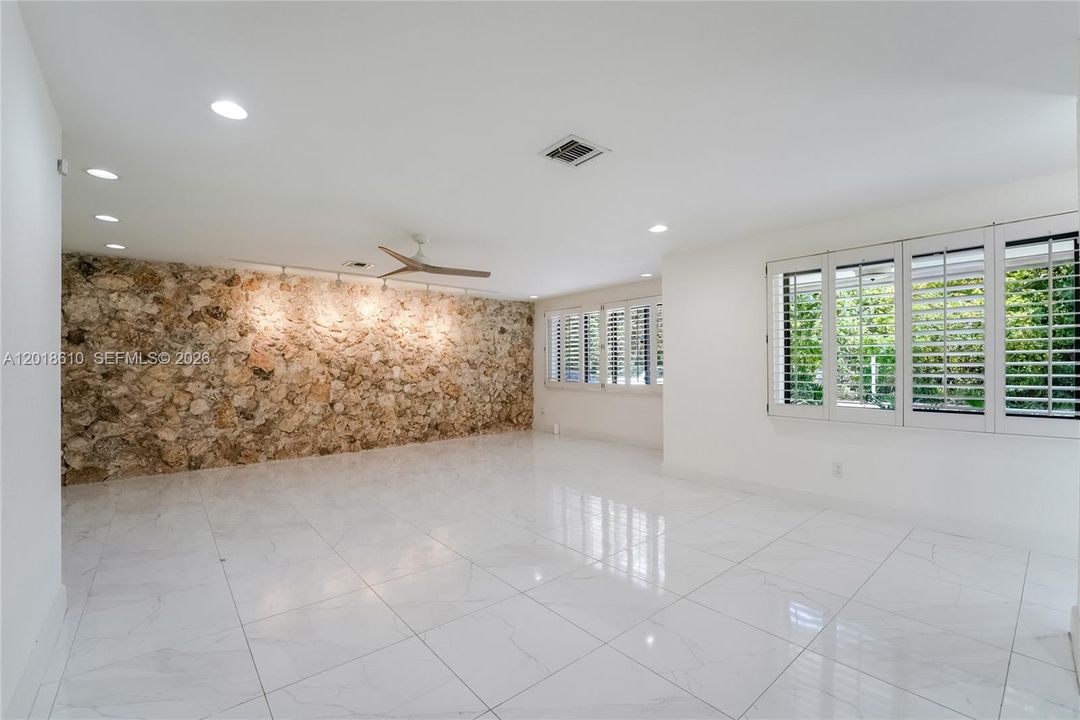 For Sale: $1,640,000 (5 beds, 3 baths, 2902 Square Feet)
