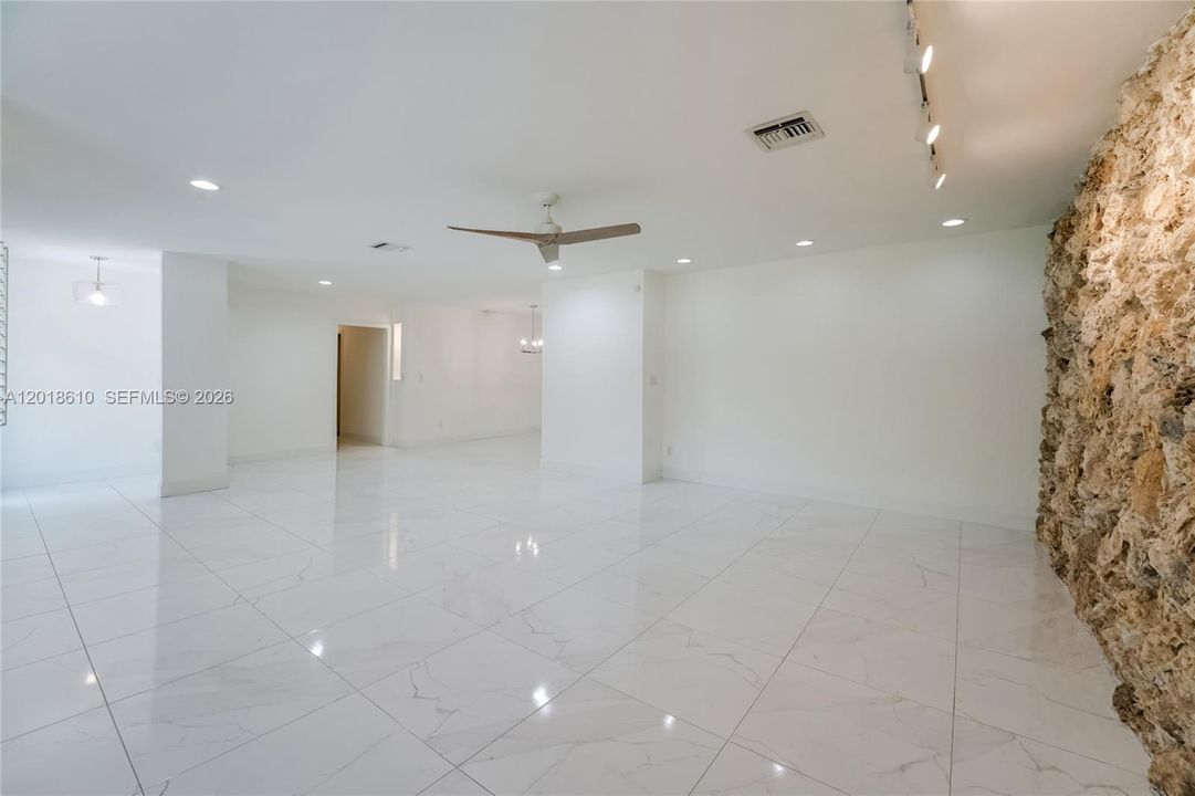 For Sale: $1,640,000 (5 beds, 3 baths, 2902 Square Feet)