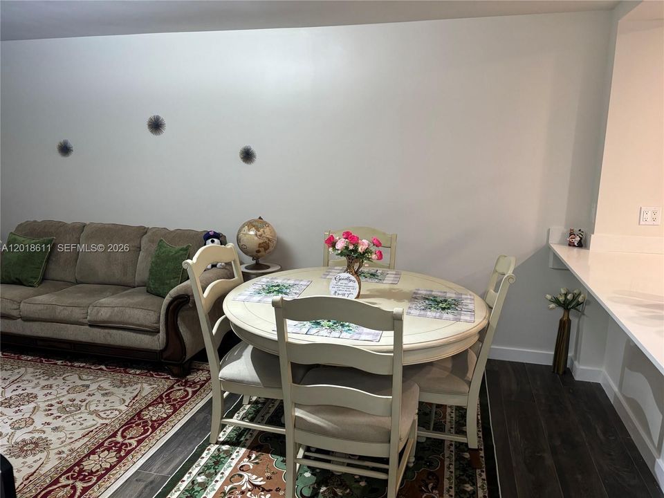 Под контрактом: $1,995 (2 спален, 2 ванн, 920 Квадратных фут)