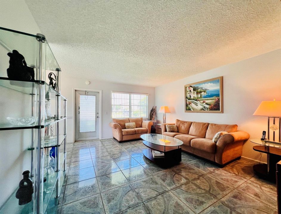 Living Area to Front