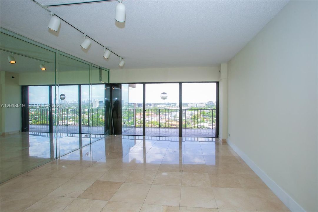 For Sale: $250,000 (2 beds, 3 baths, 1950 Square Feet)