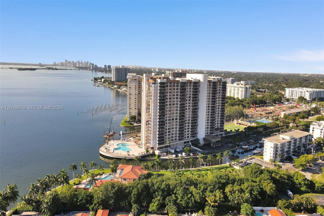 For Sale: $250,000 (2 beds, 3 baths, 1950 Square Feet)