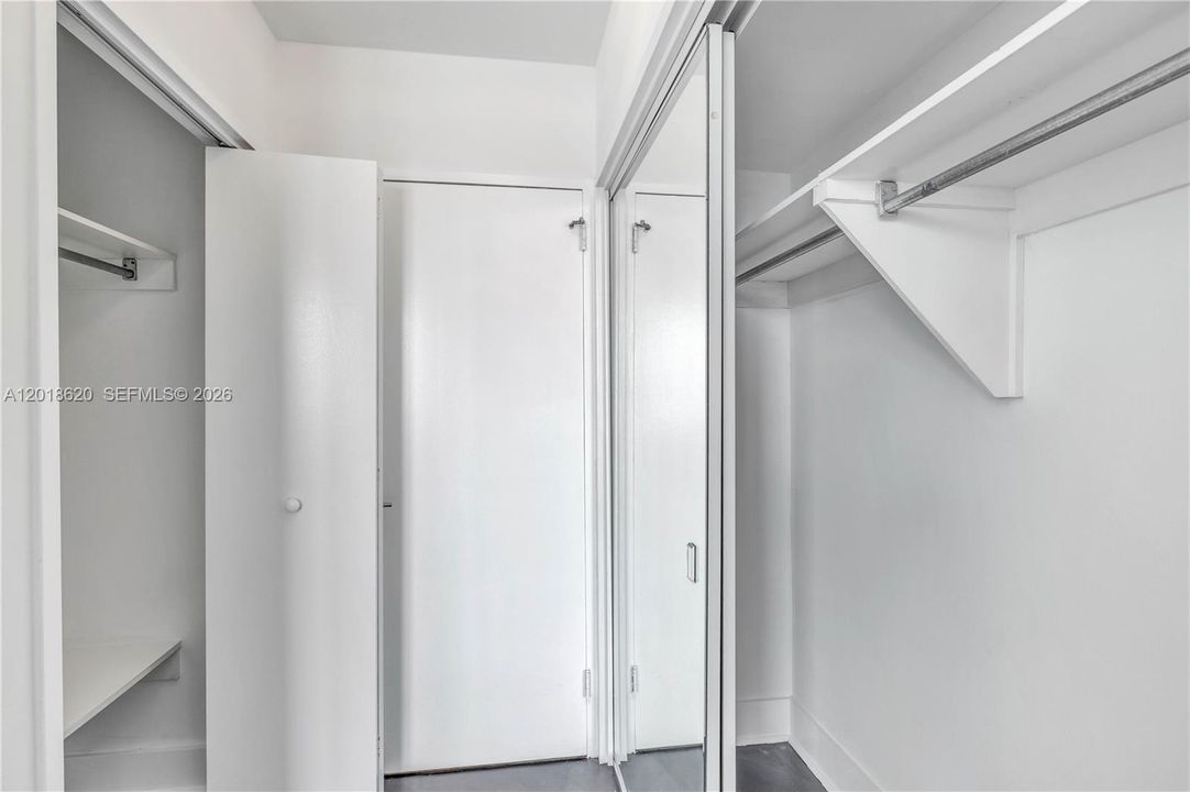 Activo con contrato: $7,200 (3 camas, 2 baños, 2060 Pies cuadrados)