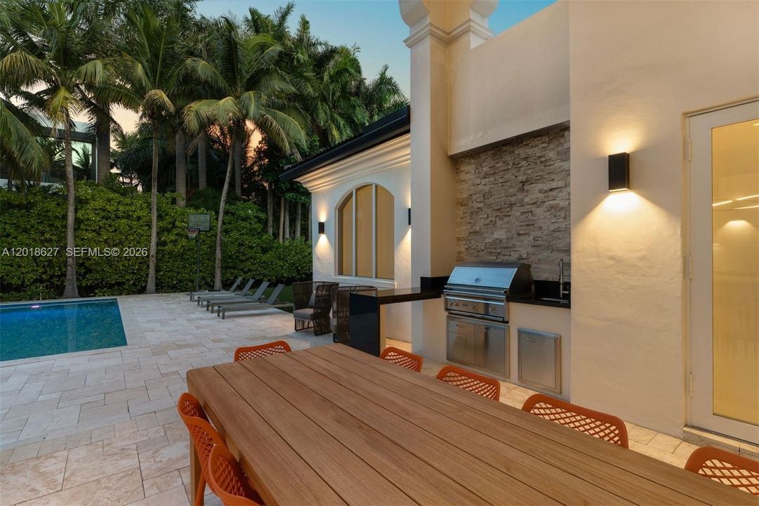 For Sale: $7,495,000 (7 beds, 6 baths, 4513 Square Feet)