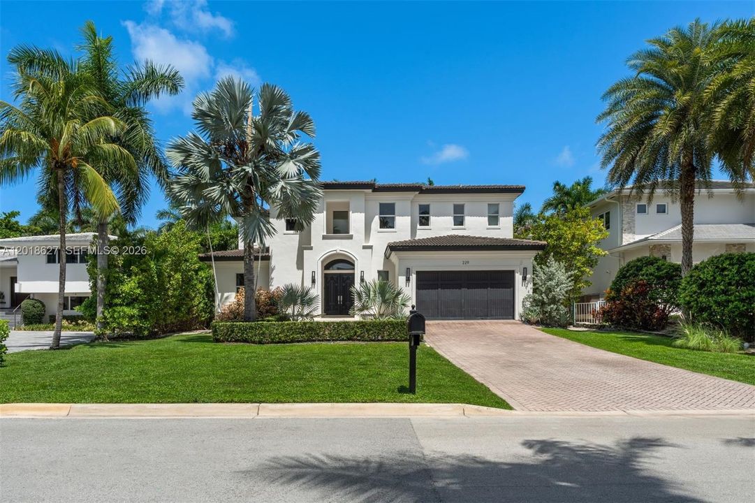 For Sale: $7,495,000 (7 beds, 6 baths, 4513 Square Feet)
