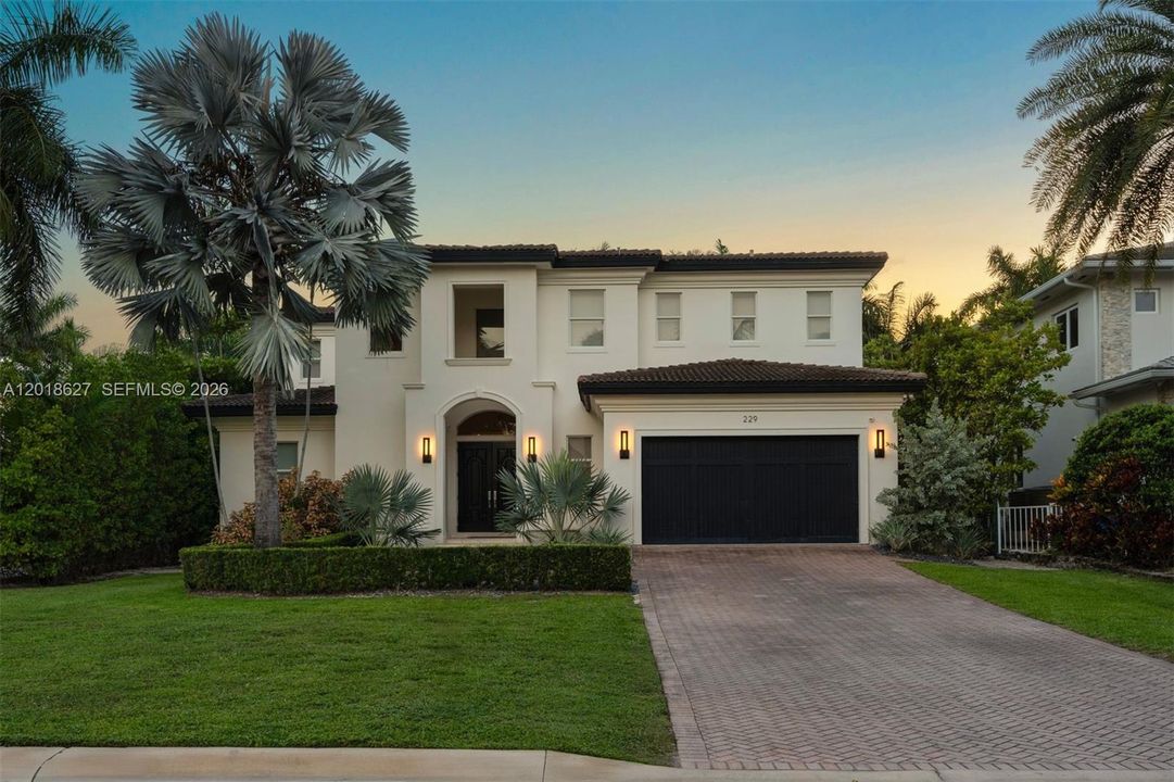 For Sale: $7,495,000 (7 beds, 6 baths, 4513 Square Feet)