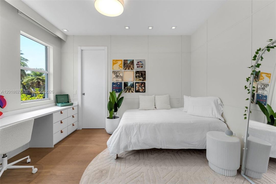 For Sale: $7,495,000 (7 beds, 6 baths, 4513 Square Feet)