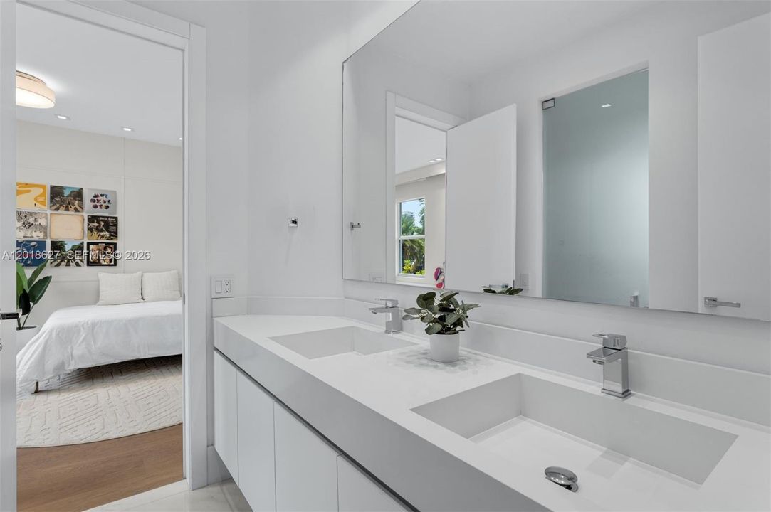 For Sale: $7,495,000 (7 beds, 6 baths, 4513 Square Feet)