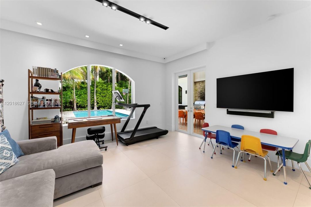 For Sale: $7,495,000 (7 beds, 6 baths, 4513 Square Feet)