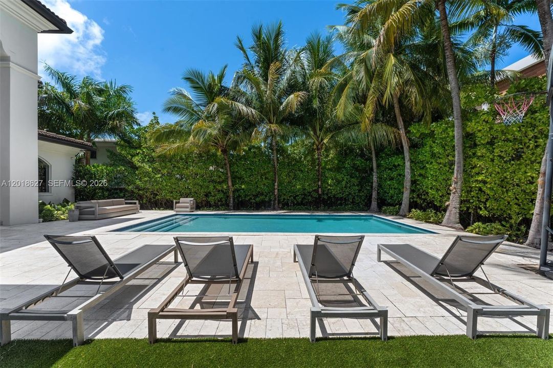 For Sale: $7,495,000 (7 beds, 6 baths, 4513 Square Feet)