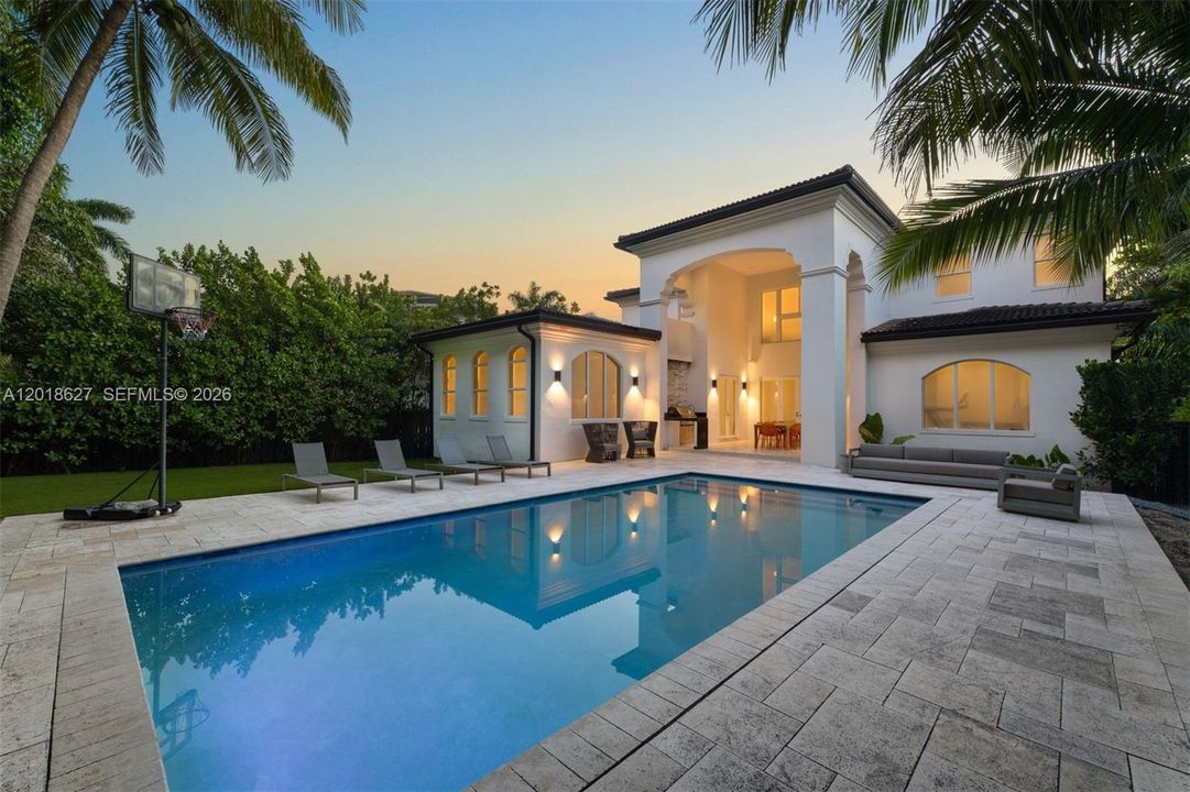 For Sale: $7,495,000 (7 beds, 6 baths, 4513 Square Feet)