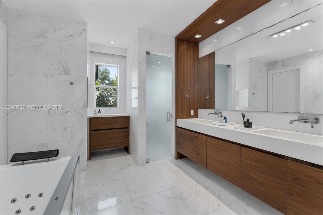 For Sale: $7,495,000 (7 beds, 6 baths, 4513 Square Feet)