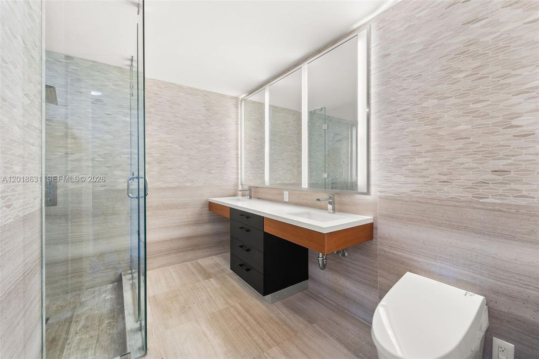 For Sale: $1,299,000 (1 beds, 1 baths, 818 Square Feet)