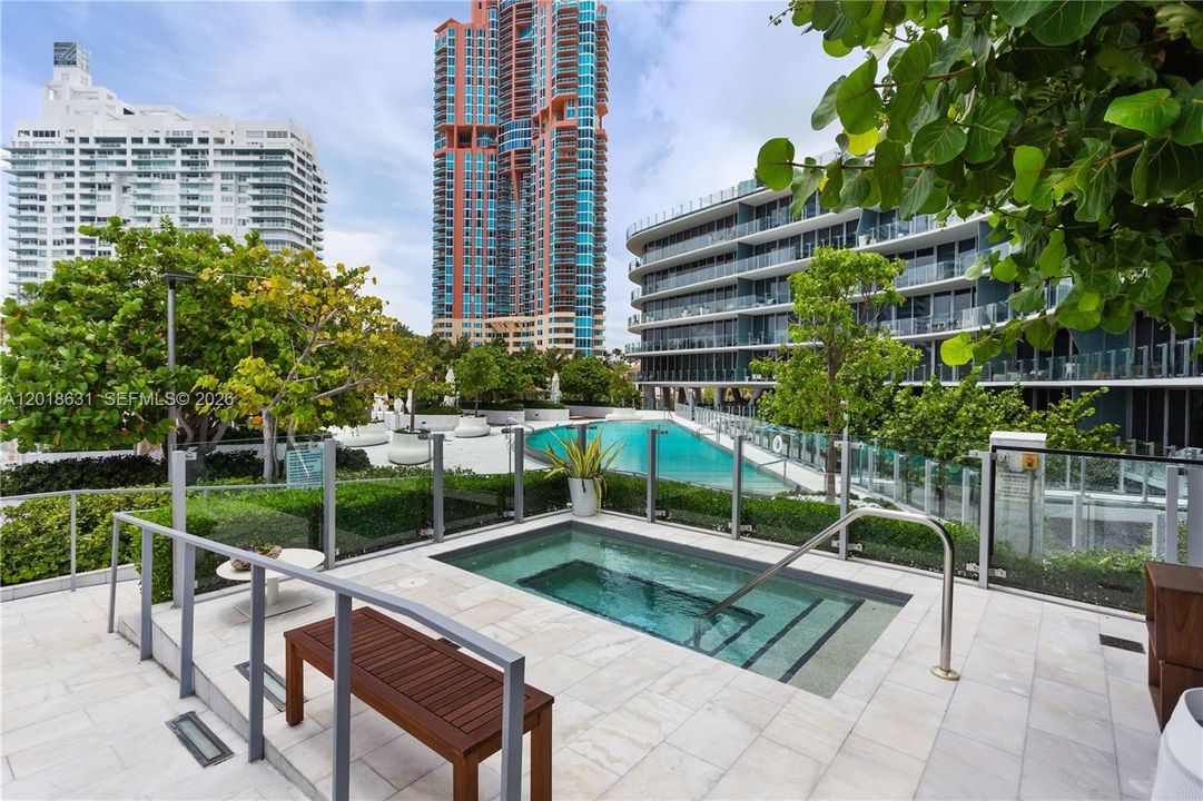 For Sale: $1,299,000 (1 beds, 1 baths, 818 Square Feet)