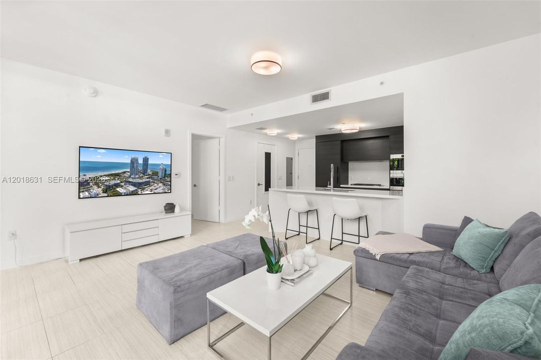 For Sale: $1,299,000 (1 beds, 1 baths, 818 Square Feet)