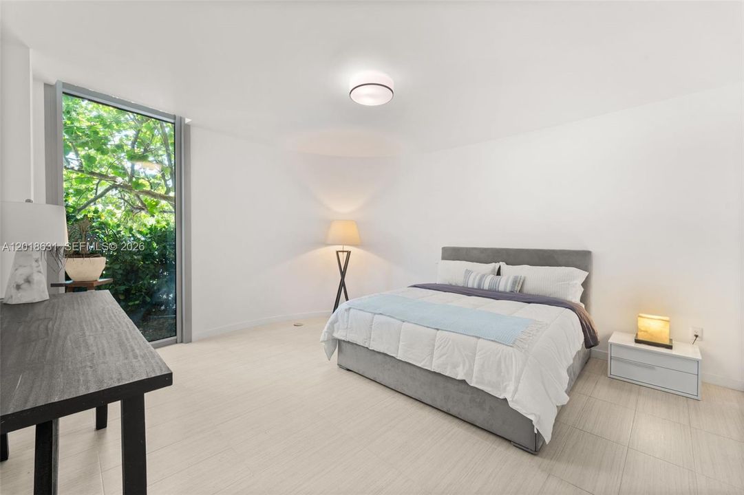 For Sale: $1,299,000 (1 beds, 1 baths, 818 Square Feet)