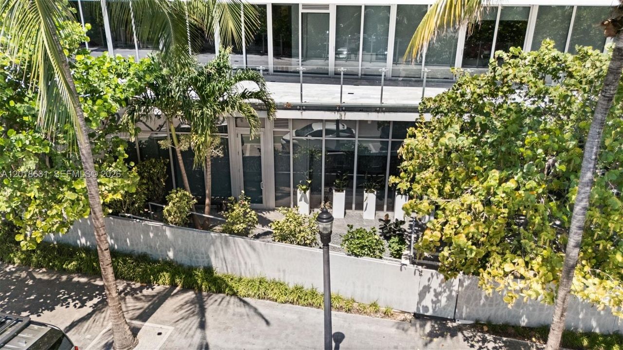 For Sale: $1,299,000 (1 beds, 1 baths, 818 Square Feet)