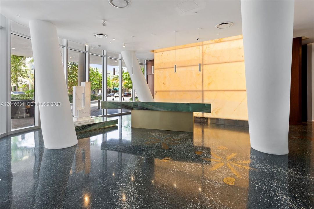 For Sale: $1,299,000 (1 beds, 1 baths, 818 Square Feet)