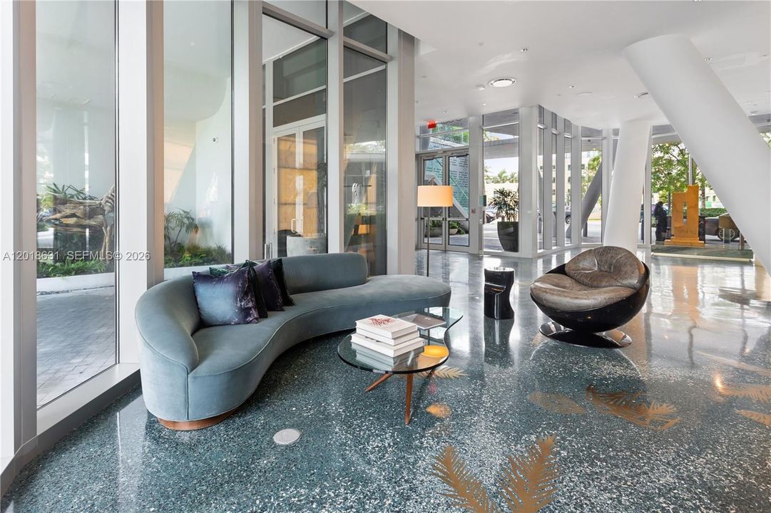 For Sale: $1,299,000 (1 beds, 1 baths, 818 Square Feet)