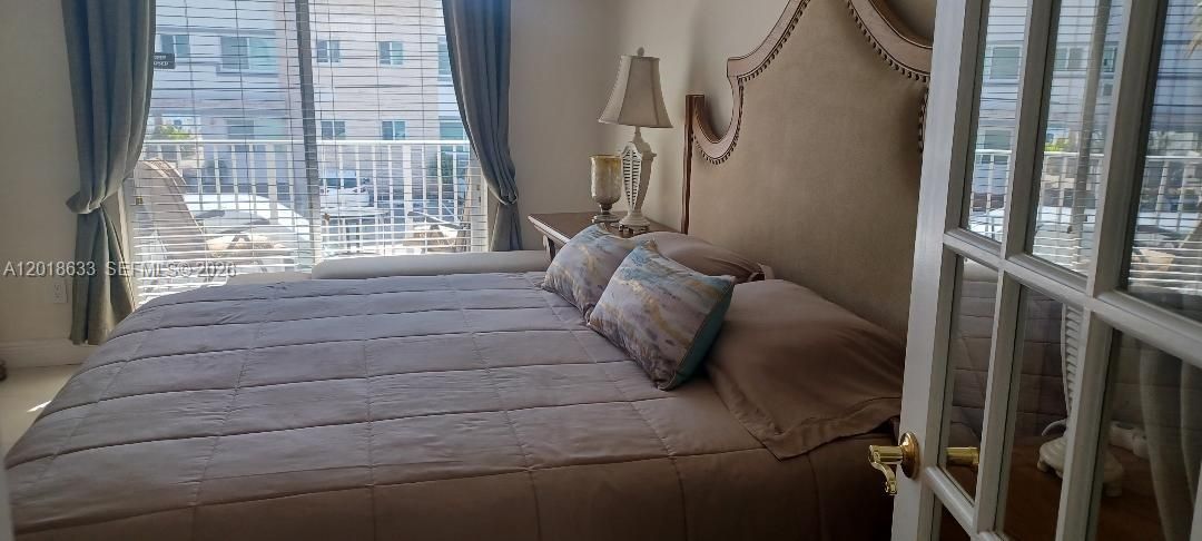 For Sale: $294,900 (3 beds, 2 baths, 1240 Square Feet)
