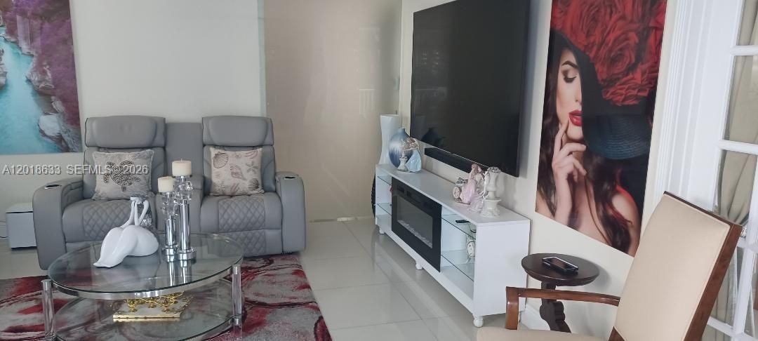 For Sale: $294,900 (3 beds, 2 baths, 1240 Square Feet)