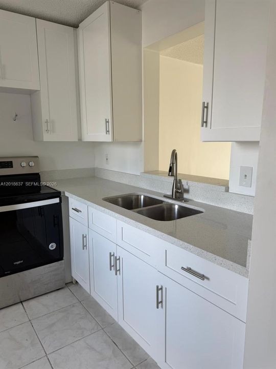For Sale: $218,000 (2 beds, 2 baths, 832 Square Feet)