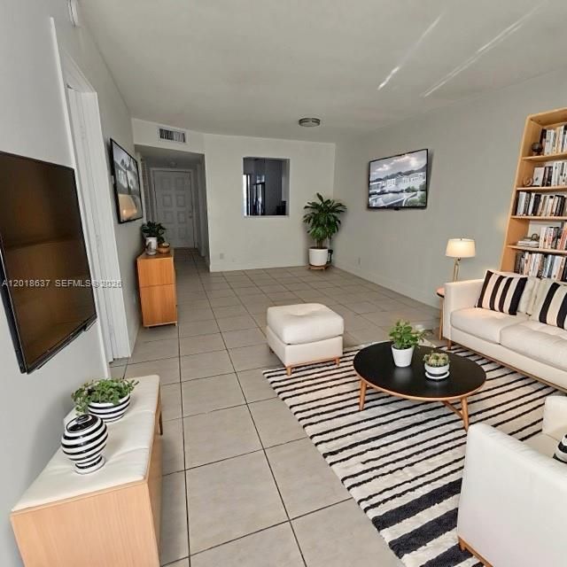 For Sale: $218,000 (2 beds, 2 baths, 832 Square Feet)