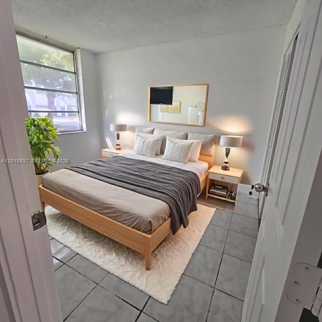 For Sale: $218,000 (2 beds, 2 baths, 832 Square Feet)