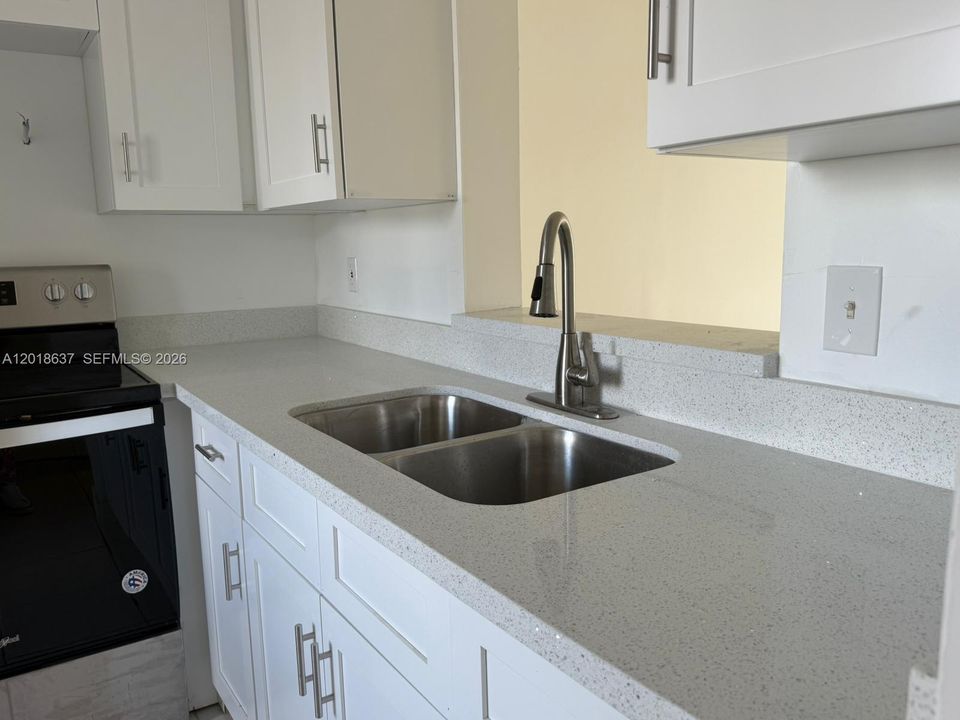 For Sale: $218,000 (2 beds, 2 baths, 832 Square Feet)