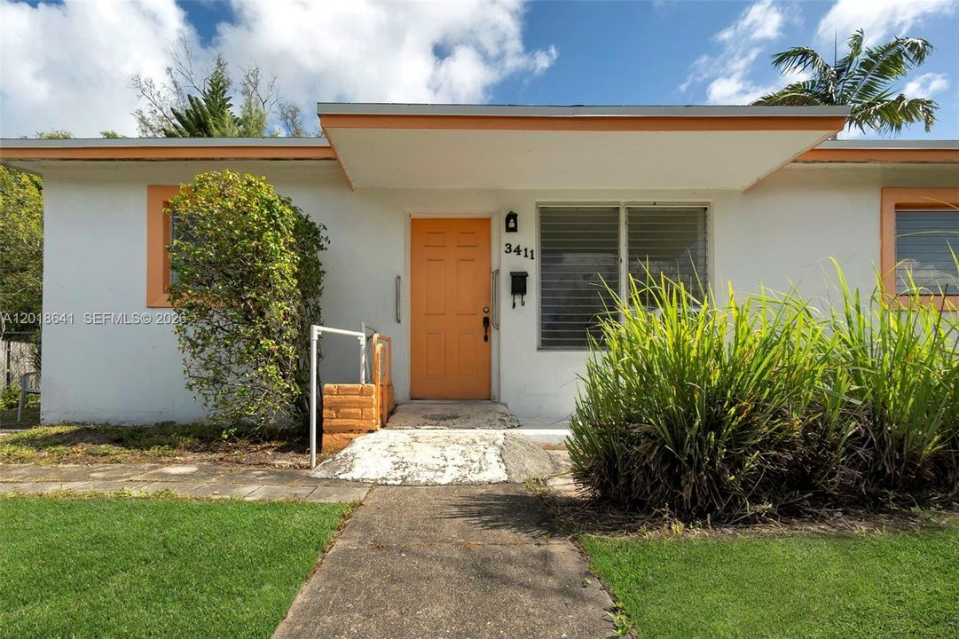 Active With Contract: $375,000 (3 beds, 2 baths, 1197 Square Feet)