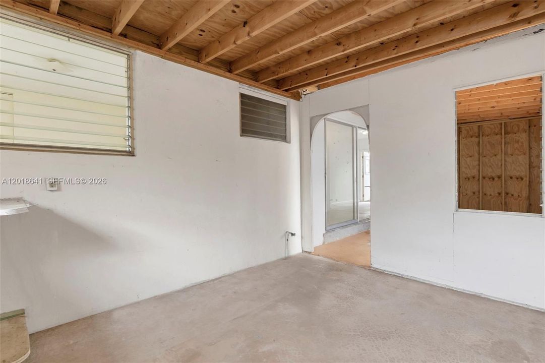 Active With Contract: $375,000 (3 beds, 2 baths, 1197 Square Feet)