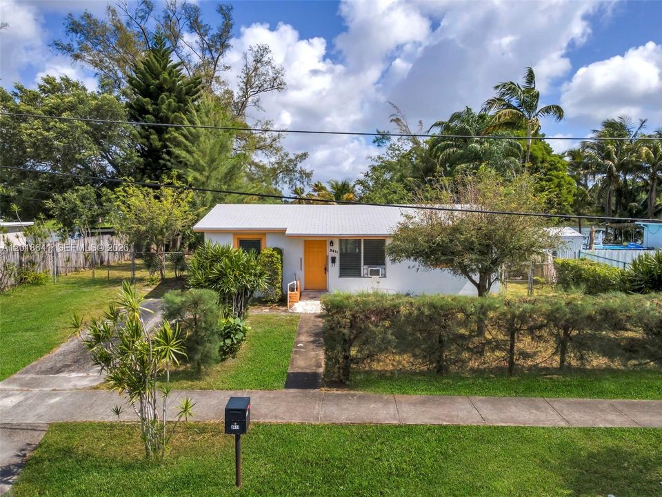 Active With Contract: $375,000 (3 beds, 2 baths, 1197 Square Feet)
