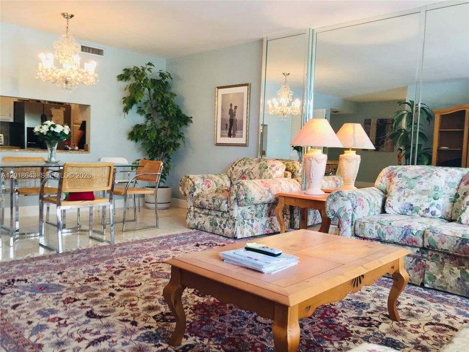 For Sale: $1,075,000 (2 beds, 2 baths, 1260 Square Feet)