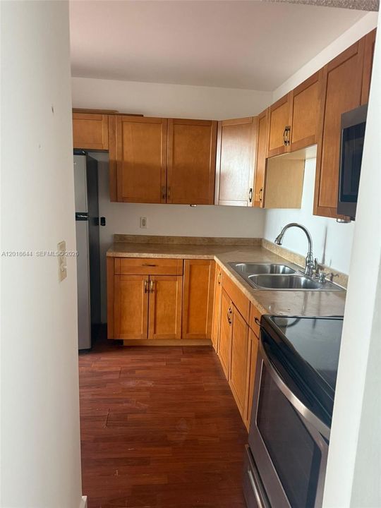 Activo con contrato: $1,300 (1 camas, 1 baños, 790 Pies cuadrados)